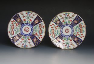Pair Worcester of porcelain plates