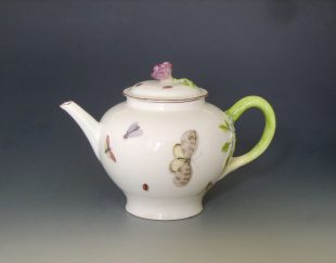 Chelsea porcelain teapot